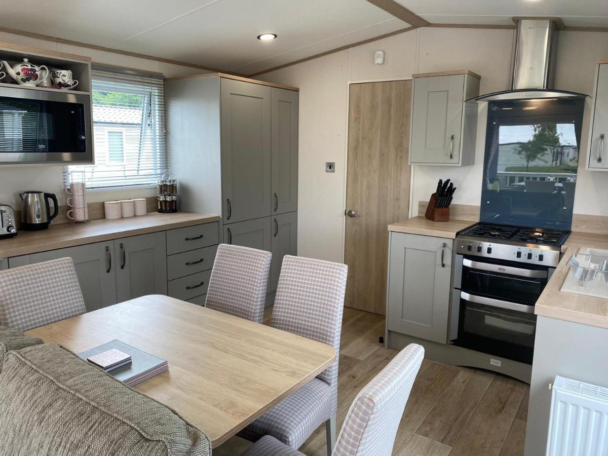 Lake District Prestige Caravan, 3 Bedrooms, Sleeps 8 On Haven Holiday Park Flookburgh Exterior photo