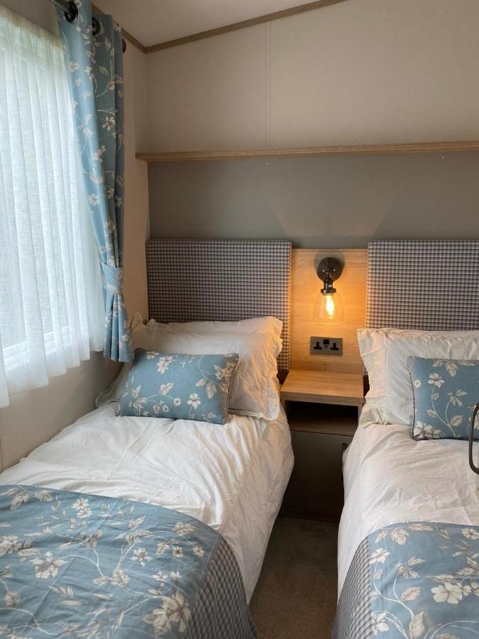 Lake District Prestige Caravan, 3 Bedrooms, Sleeps 8 On Haven Holiday Park Flookburgh Exterior photo