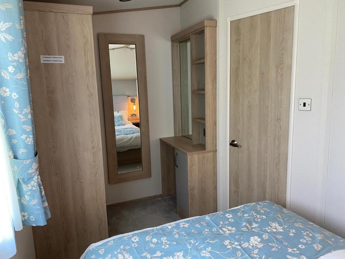 Lake District Prestige Caravan, 3 Bedrooms, Sleeps 8 On Haven Holiday Park Flookburgh Exterior photo