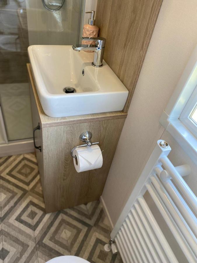 Lake District Prestige Caravan, 3 Bedrooms, Sleeps 8 On Haven Holiday Park Flookburgh Exterior photo