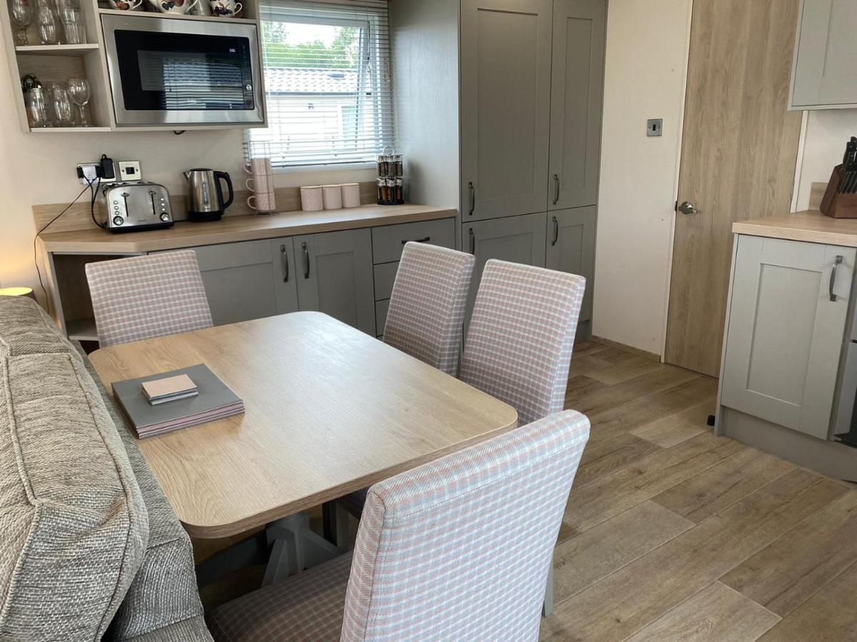 Lake District Prestige Caravan, 3 Bedrooms, Sleeps 8 On Haven Holiday Park Flookburgh Exterior photo