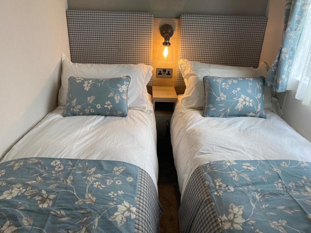 Lake District Prestige Caravan, 3 Bedrooms, Sleeps 8 On Haven Holiday Park Flookburgh Exterior photo