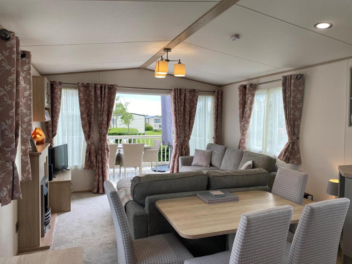 Lake District Prestige Caravan, 3 Bedrooms, Sleeps 8 On Haven Holiday Park Flookburgh Exterior photo
