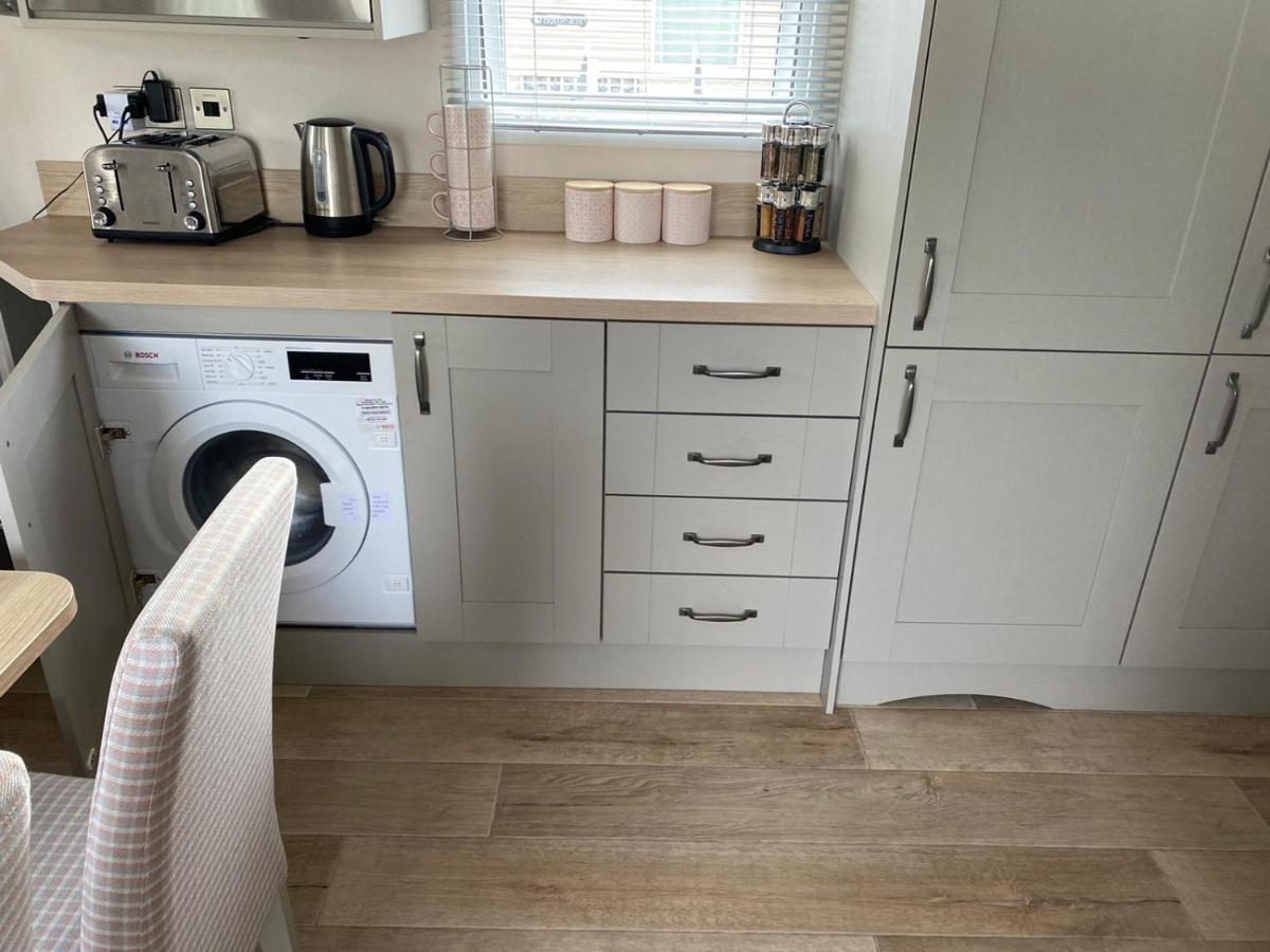 Lake District Prestige Caravan, 3 Bedrooms, Sleeps 8 On Haven Holiday Park Flookburgh Exterior photo