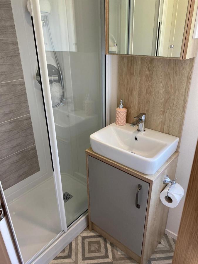 Lake District Prestige Caravan, 3 Bedrooms, Sleeps 8 On Haven Holiday Park Flookburgh Exterior photo