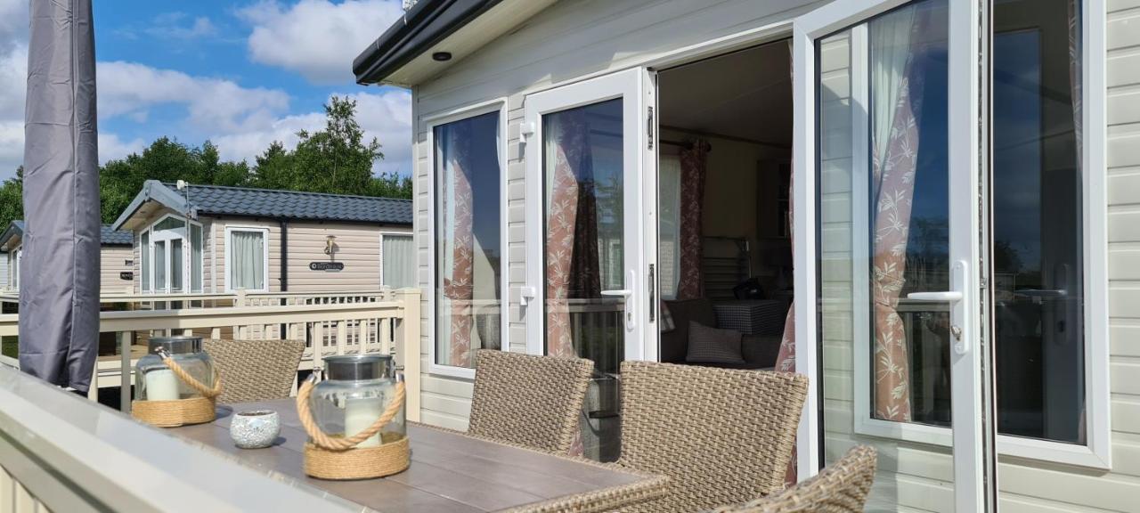 Lake District Prestige Caravan, 3 Bedrooms, Sleeps 8 On Haven Holiday Park Flookburgh Exterior photo