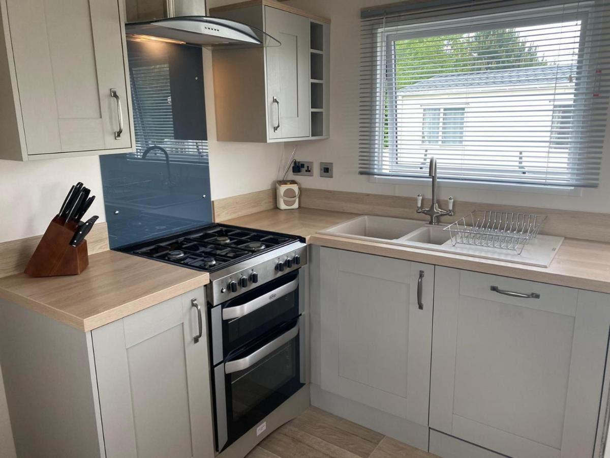 Lake District Prestige Caravan, 3 Bedrooms, Sleeps 8 On Haven Holiday Park Flookburgh Exterior photo